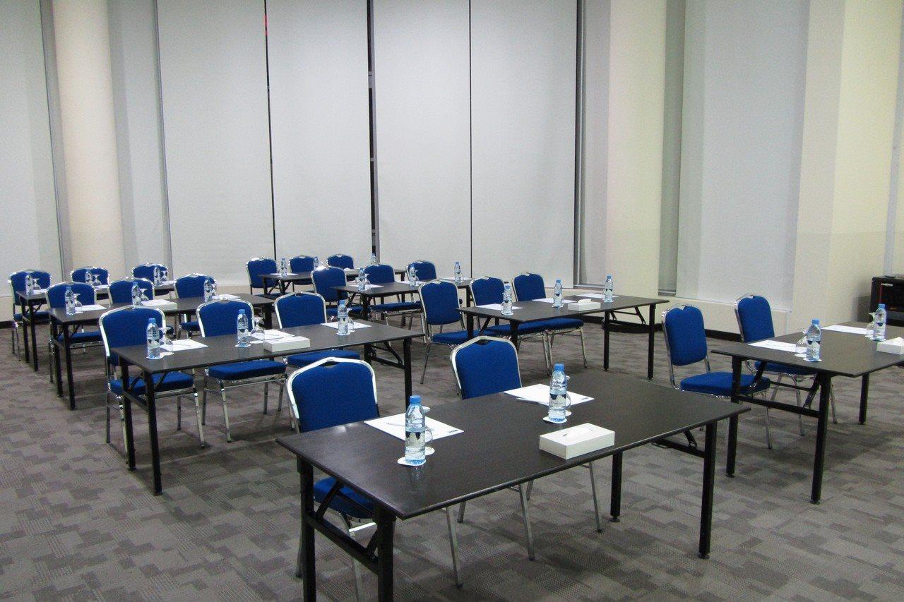 מנאמה Tulip Hotel & Suites מראה חיצוני תמונה
